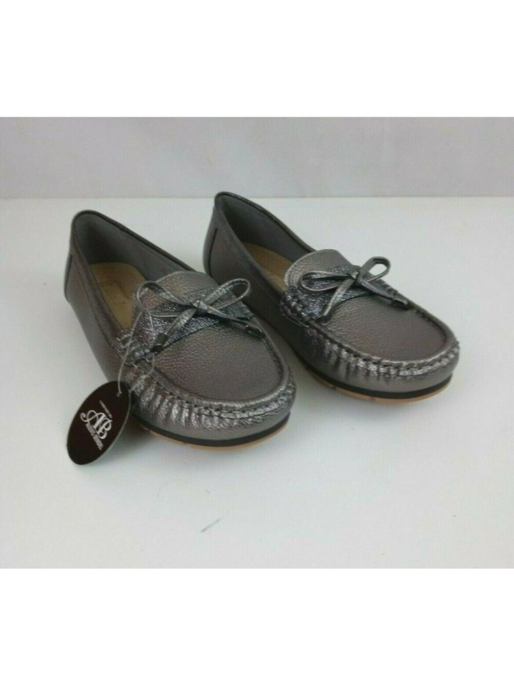 New Alexis Bendel Dorothy-30L Pewter Silver Leather Loafers Slip On Shoes Size 8